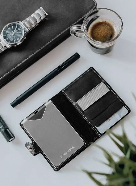 Фонарь/визитница/картхолдер LedLenser Lite Wallet, заряжается 6568 фото. Лучшие цены!